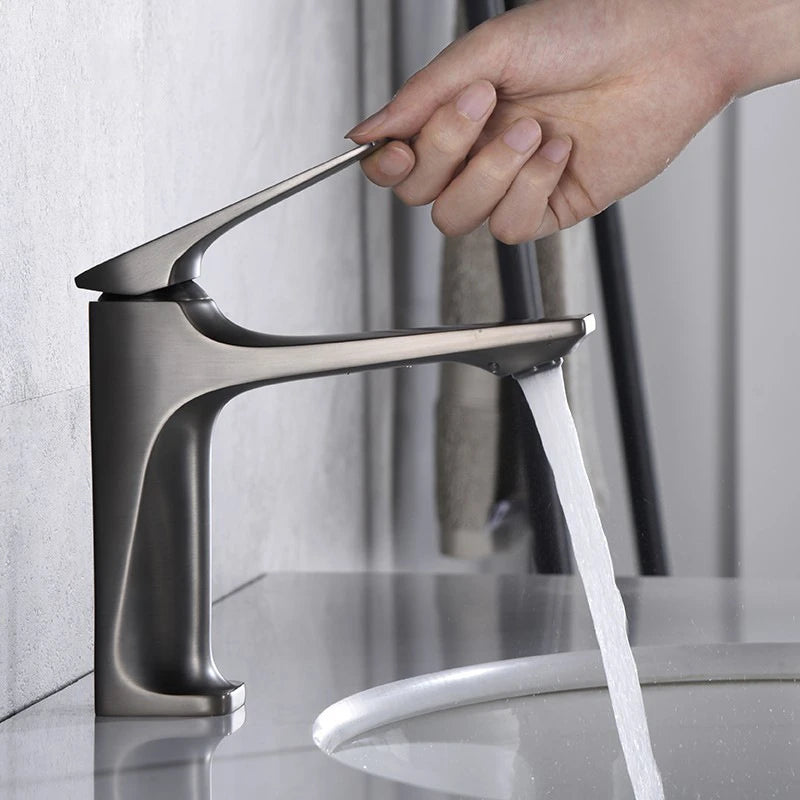 Brass Core Modern Bathroom Sink Faucet Single Handle Deck Mounted  Hot And Cold Mixer